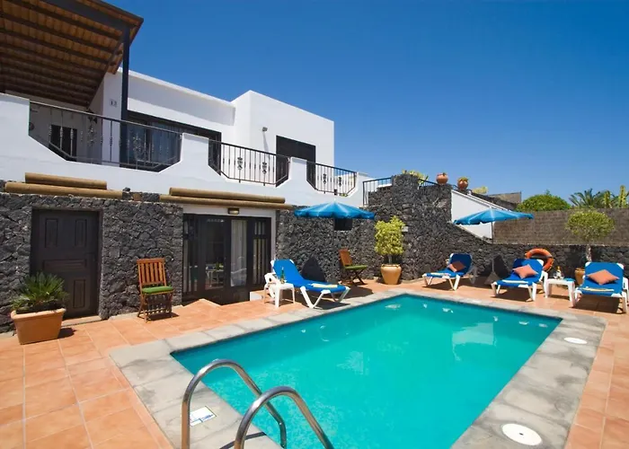 4 Bedroom Villa Saturn With Private Heated Pool