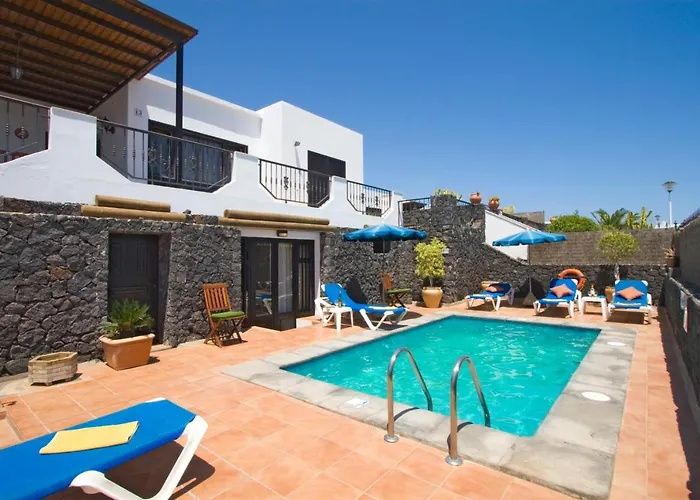 4 Bedroom Villa Saturn With Private Heated Pool